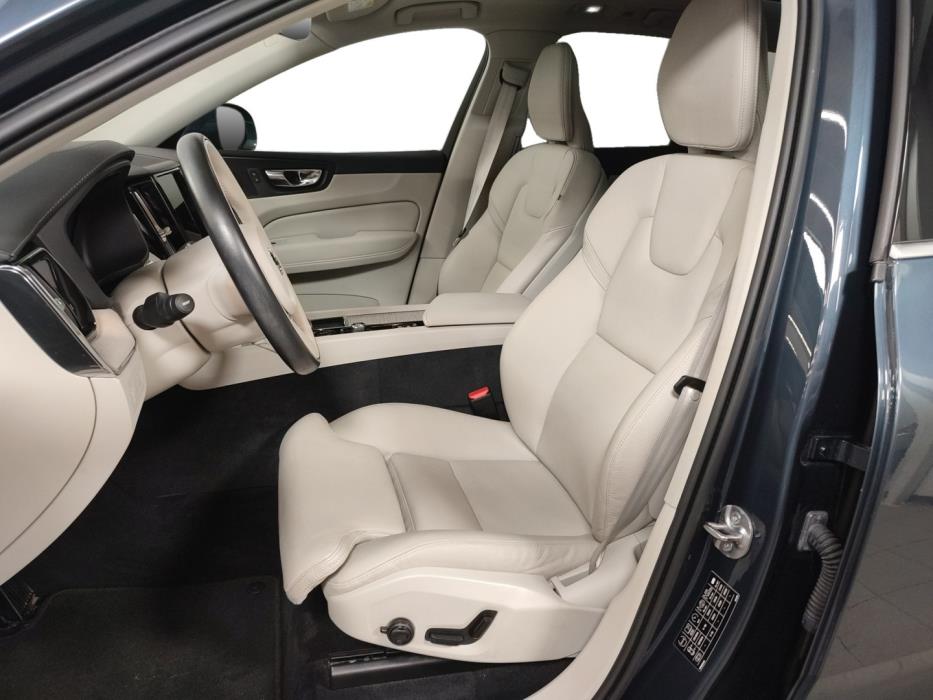 VOLVO XC60 2022