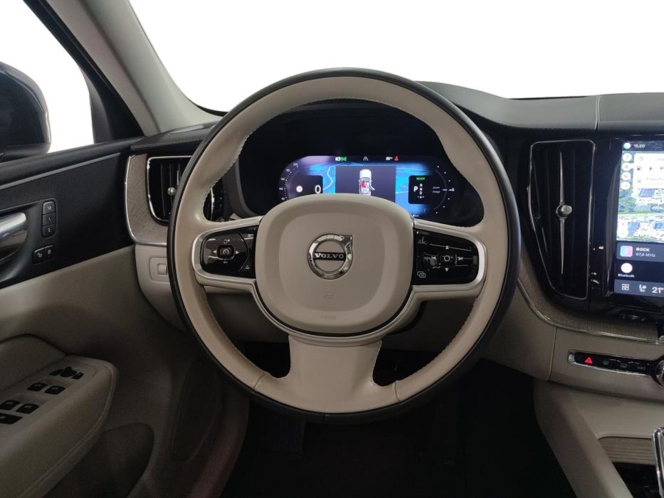 VOLVO XC60 2022