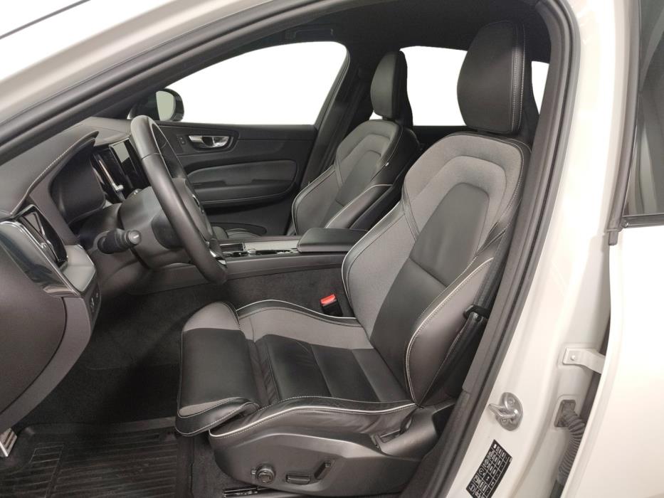 VOLVO XC60 2022