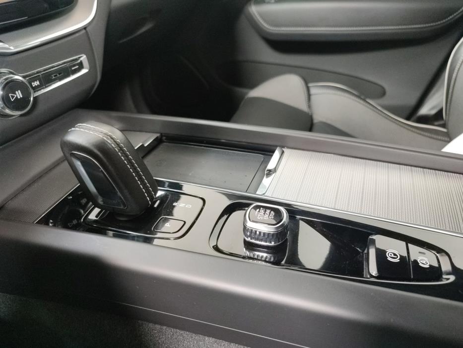 VOLVO XC60 2022