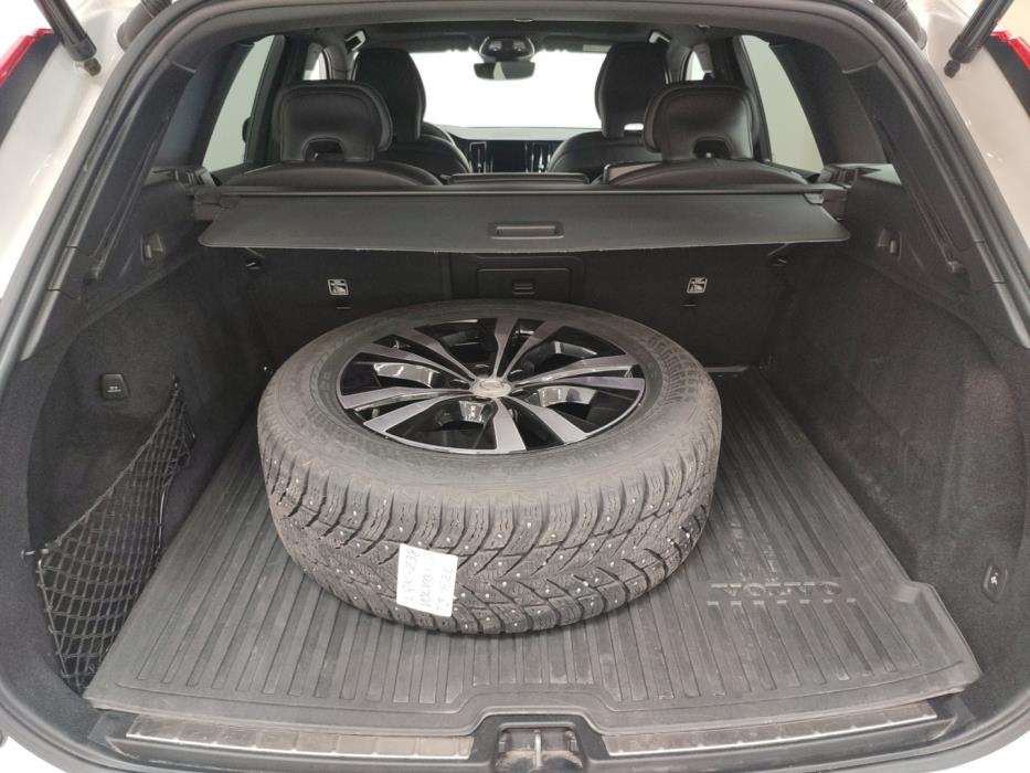 VOLVO XC60 2022