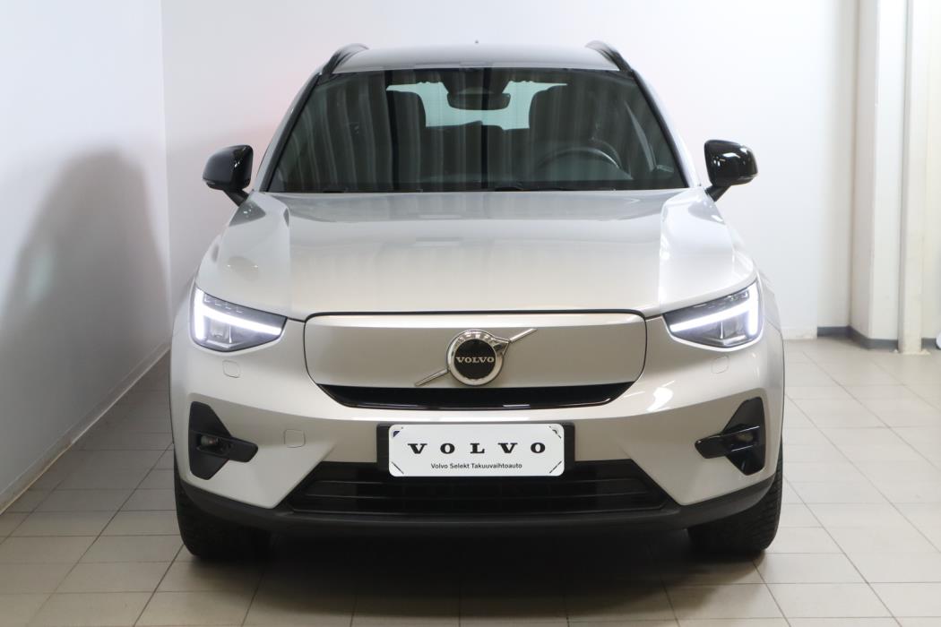 VOLVO XC40 2023