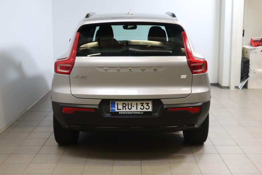 VOLVO XC40 2023