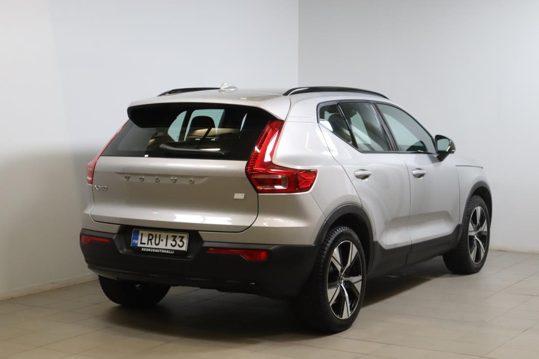 VOLVO XC40 2023