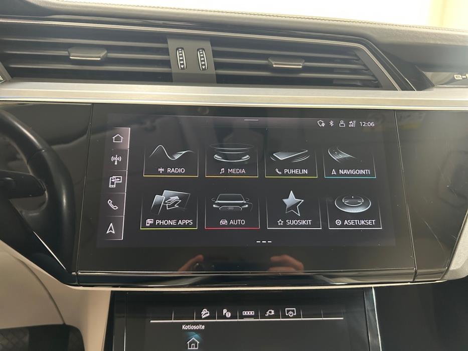 AUDI Q8 e-tron 2023