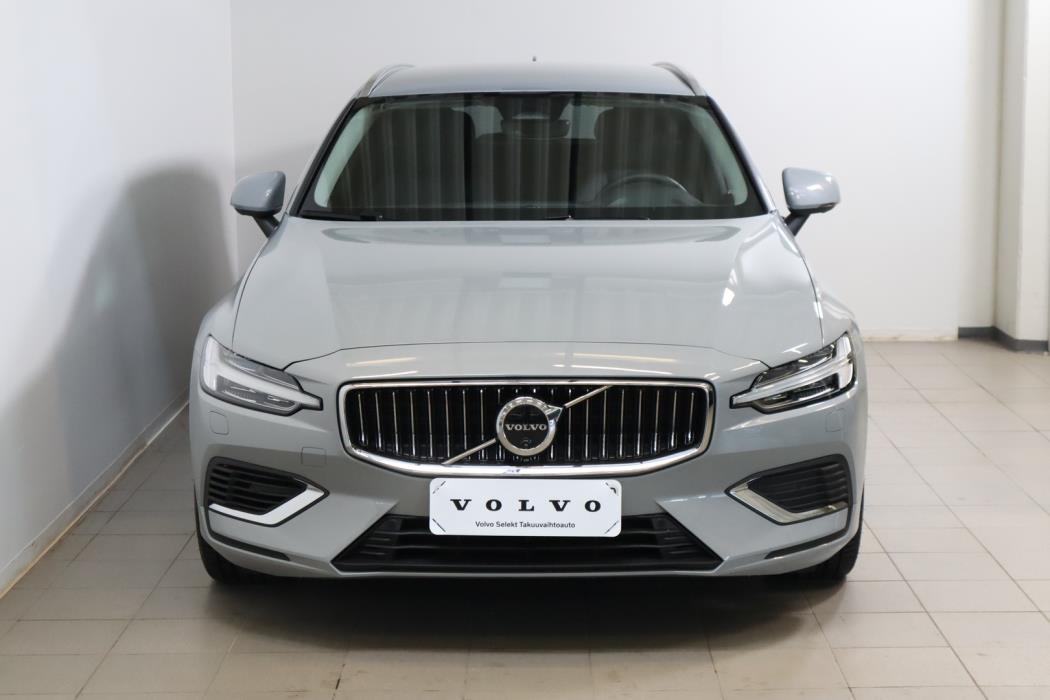 VOLVO V60 2025