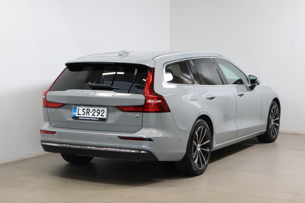 VOLVO V60 2025
