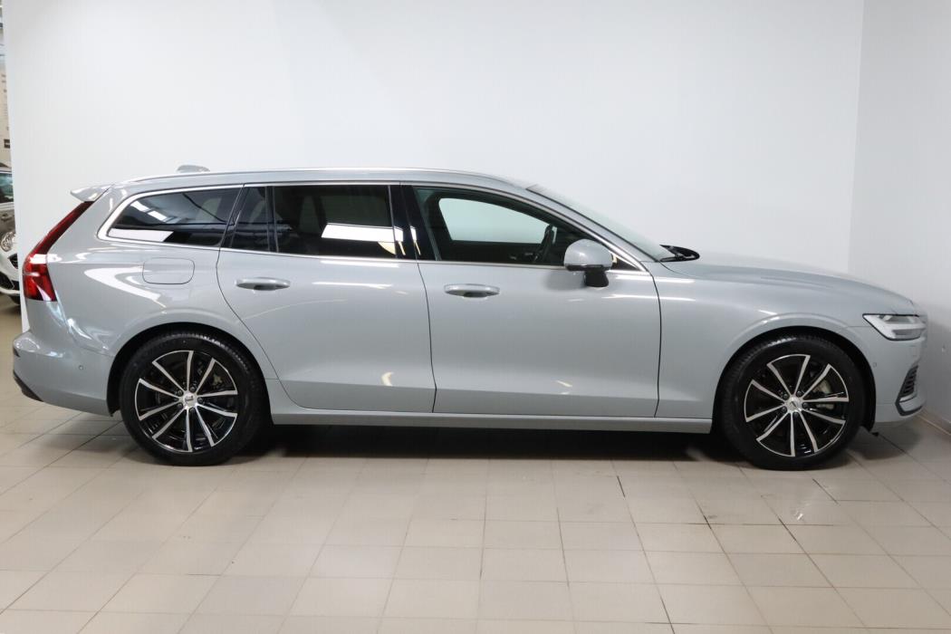 VOLVO V60 2025