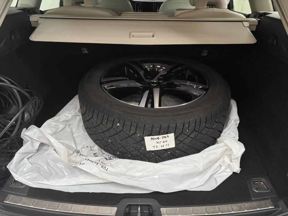 VOLVO XC60 2023