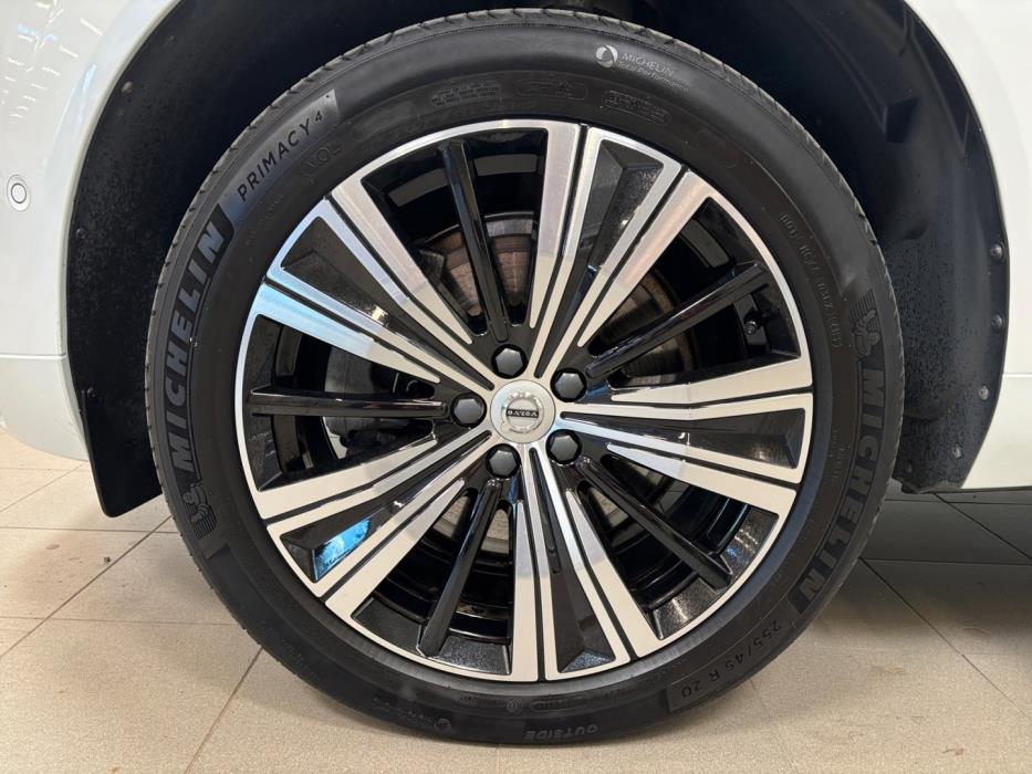 VOLVO XC60 2023