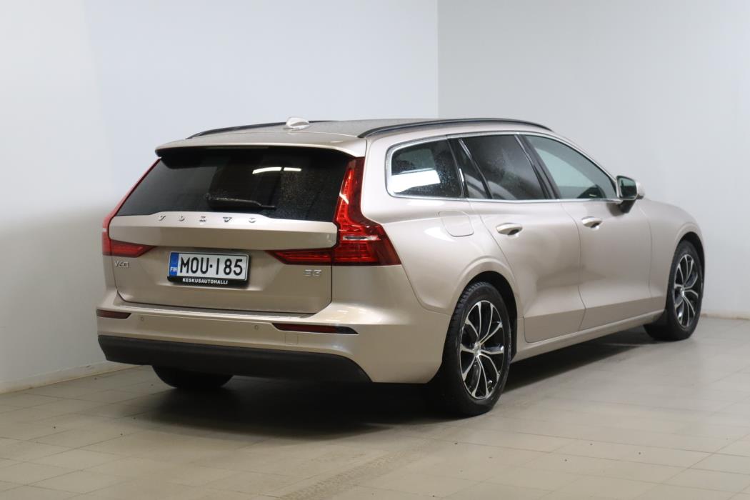 VOLVO V60 2023