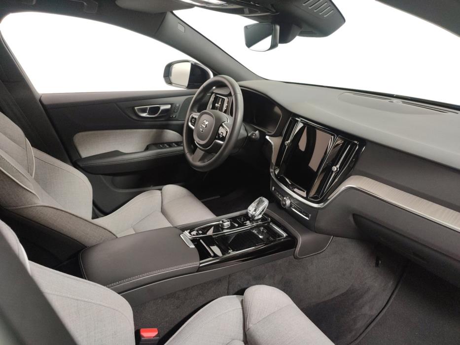 VOLVO V60 2023