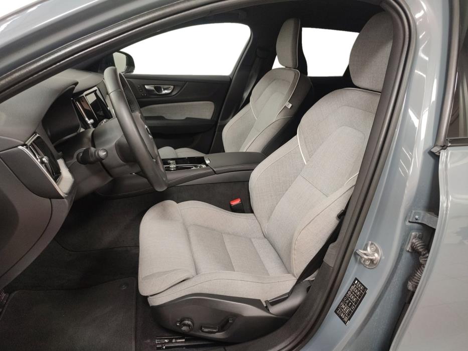 VOLVO V60 2023
