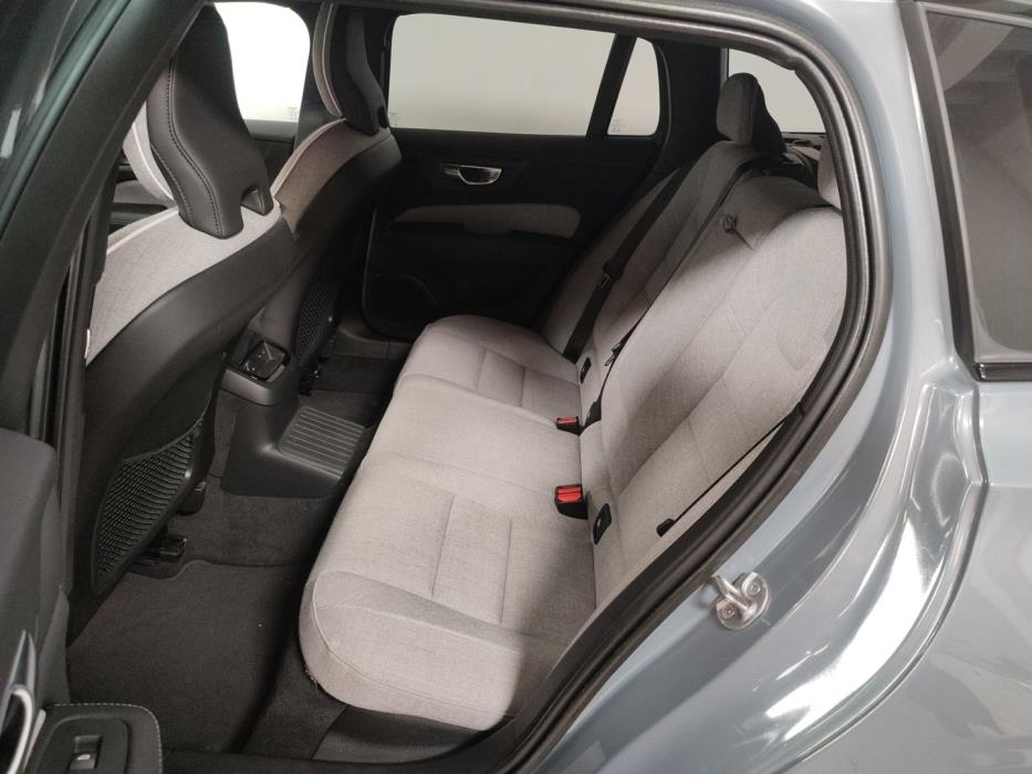 VOLVO V60 2023