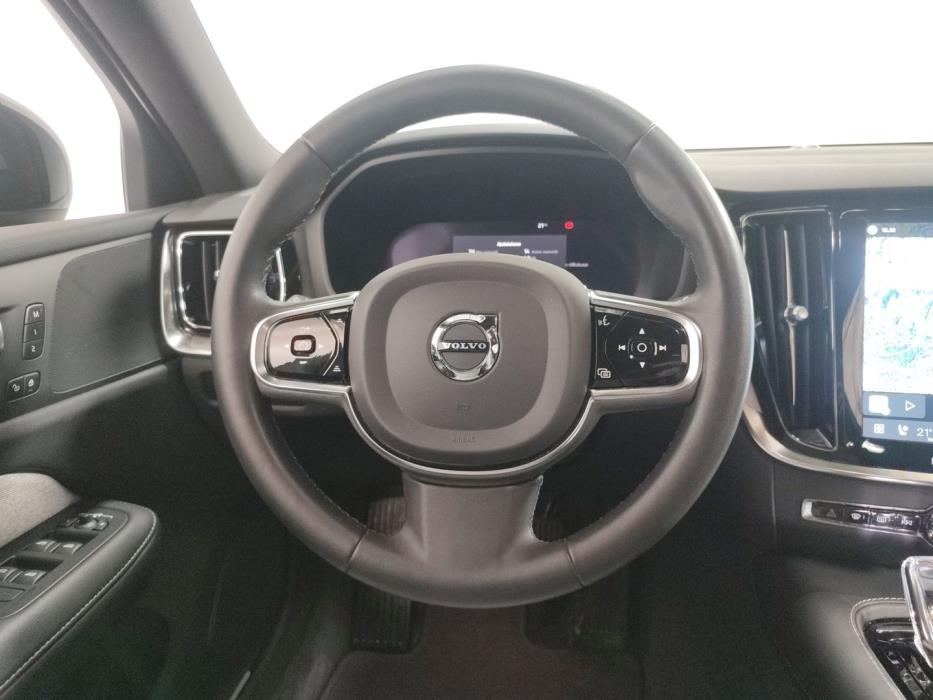 VOLVO V60 2023