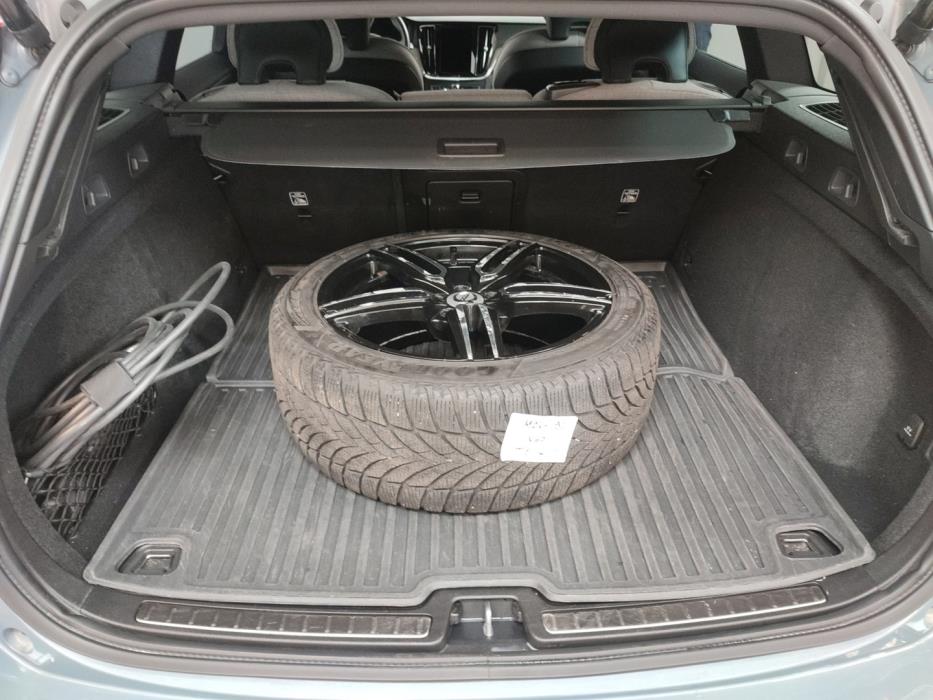 VOLVO V60 2023