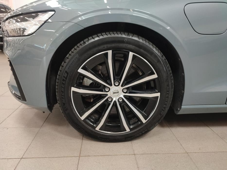 VOLVO V60 2023