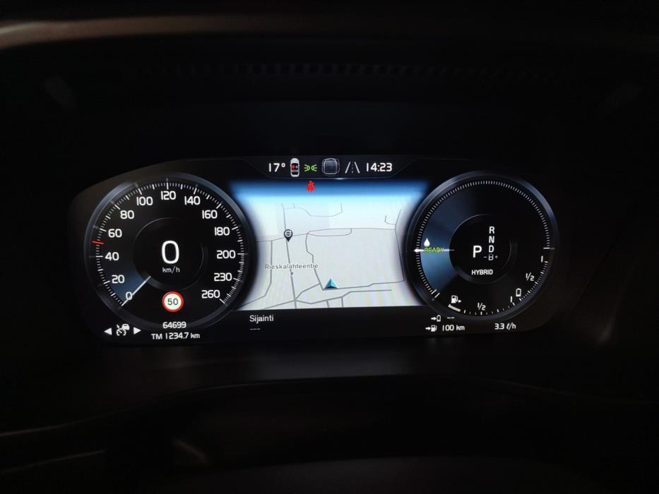 VOLVO XC40 2023