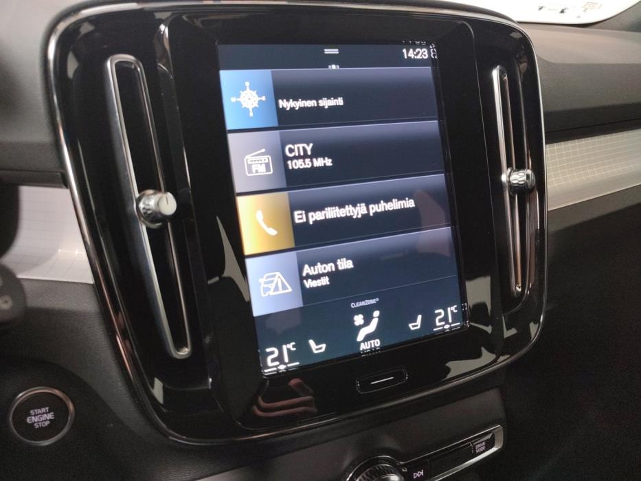 VOLVO XC40 2023
