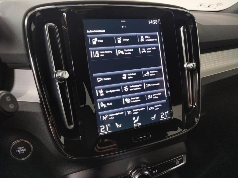 VOLVO XC40 2023