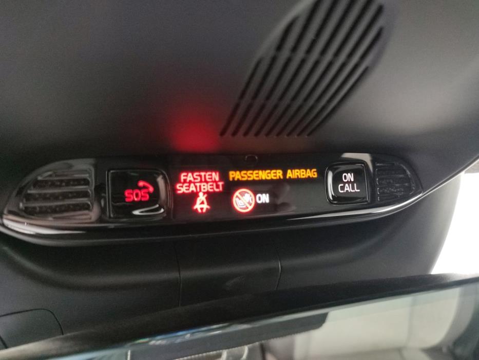 VOLVO XC40 2023