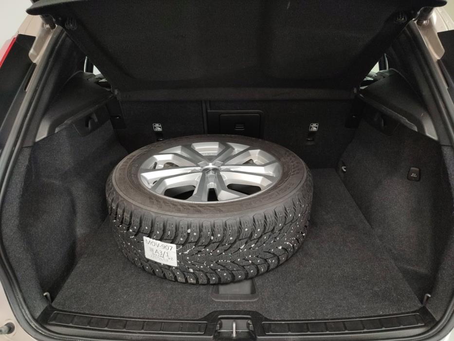 VOLVO XC40 2023