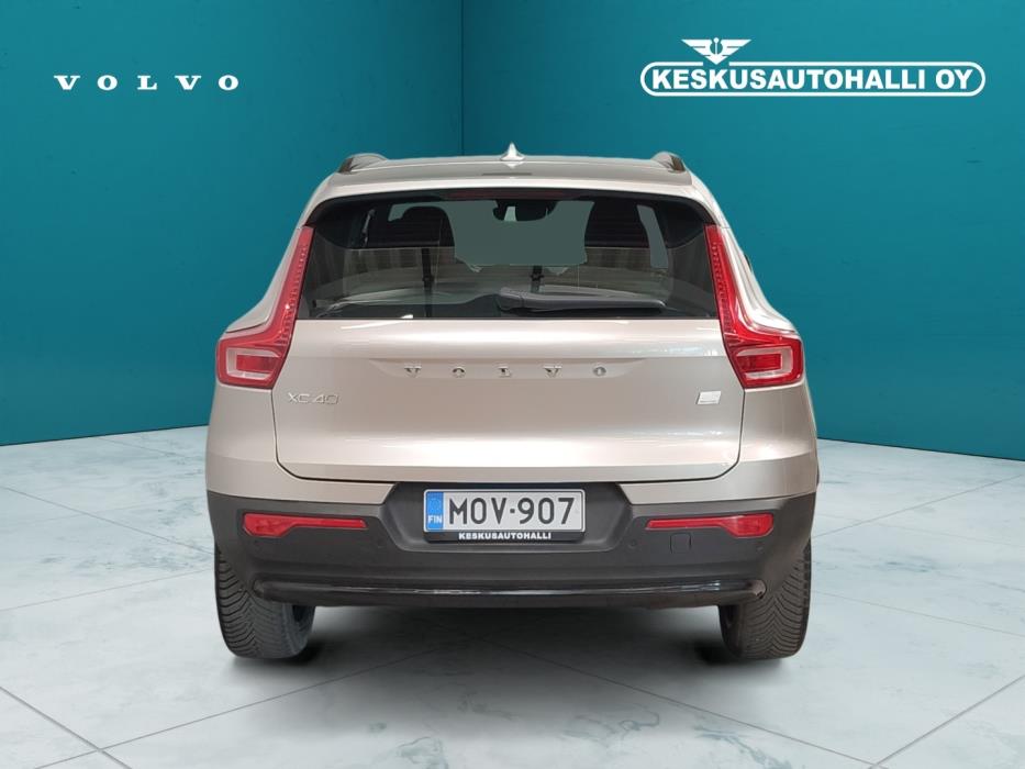 VOLVO XC40 2023