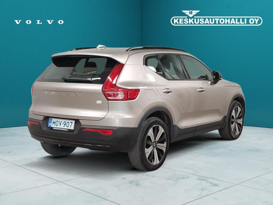 VOLVO XC40 2023