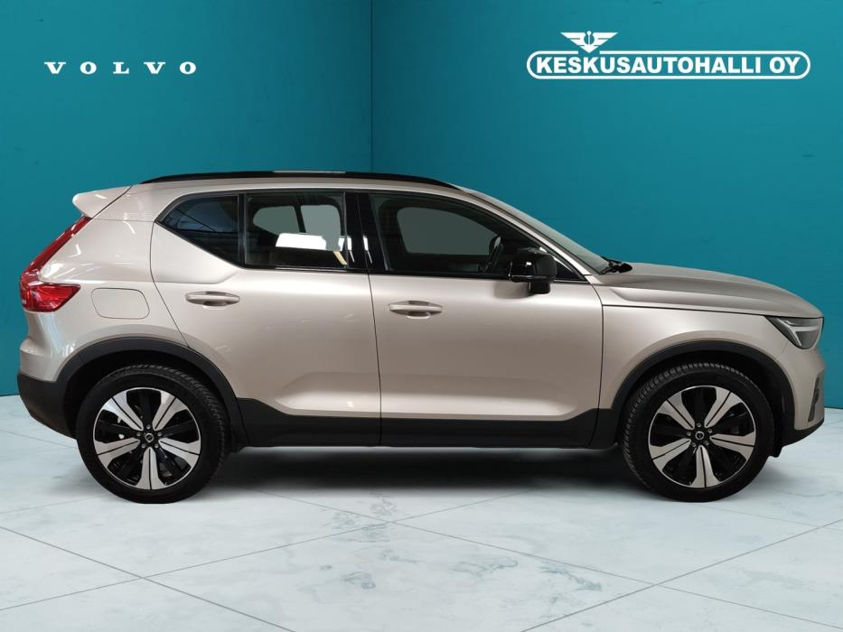 VOLVO XC40 2023