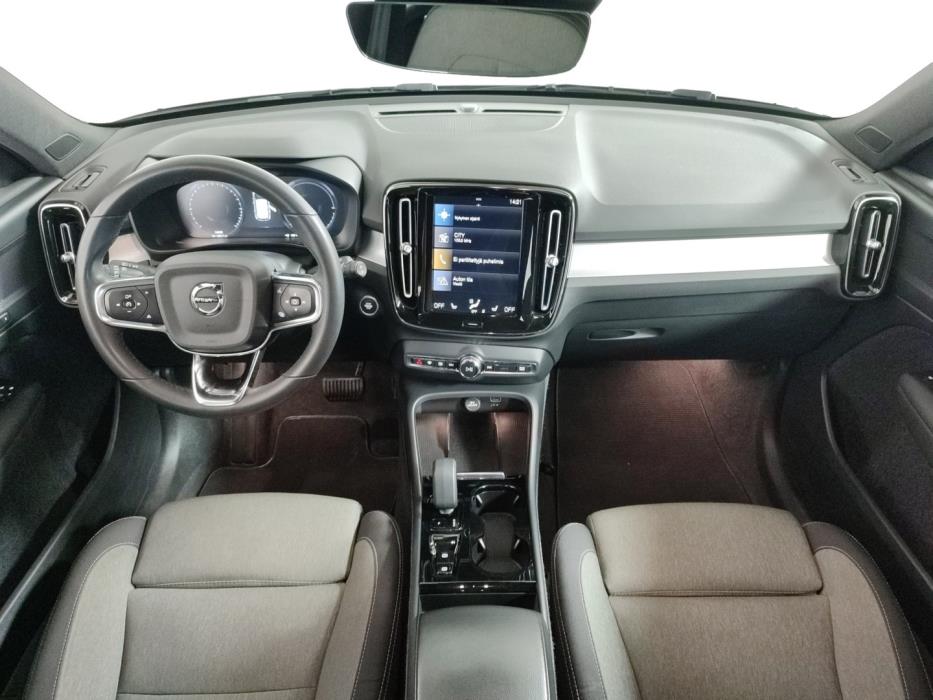VOLVO XC40 2023