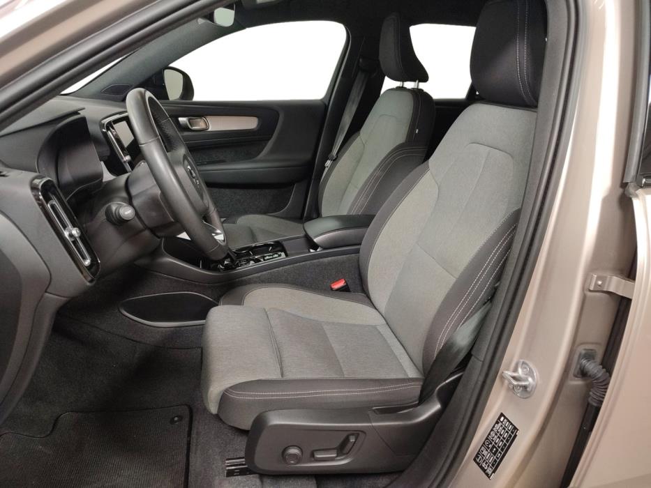 VOLVO XC40 2023