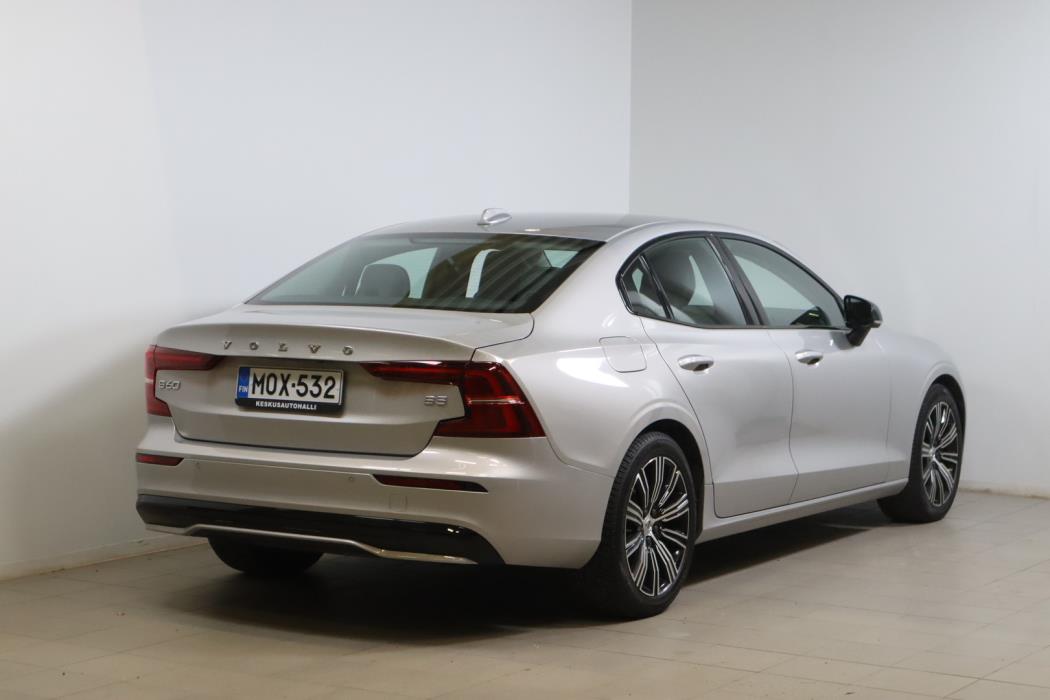 VOLVO S60 2023