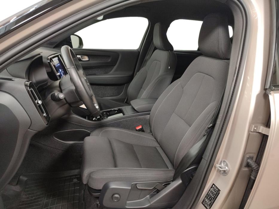 VOLVO XC40 2023