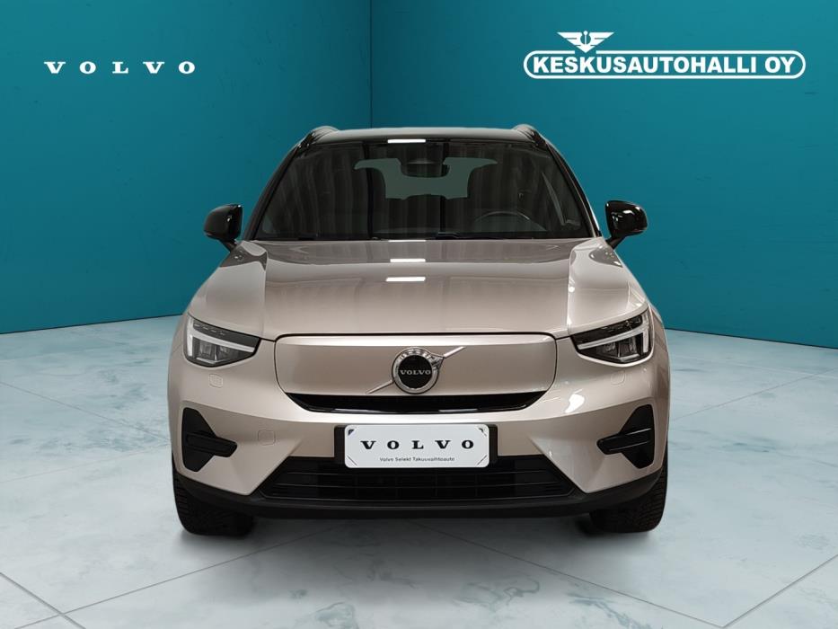 VOLVO XC40 2023
