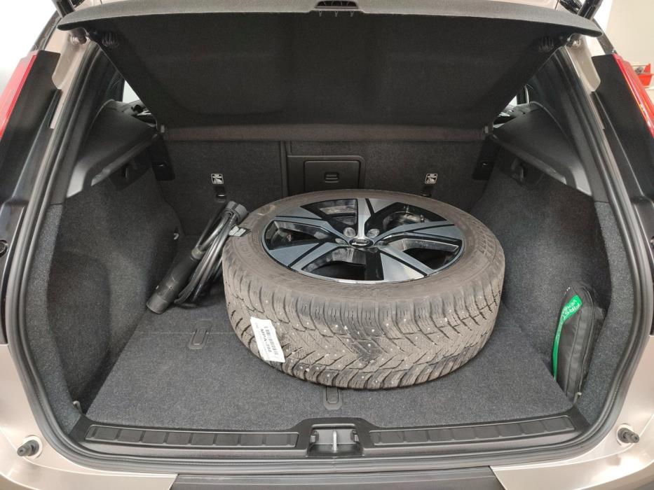 VOLVO XC40 2023