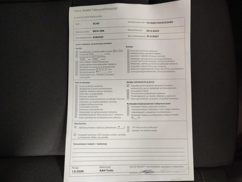 VOLVO XC40 2023
