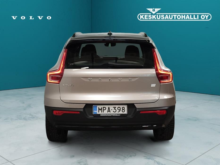 VOLVO XC40 2023