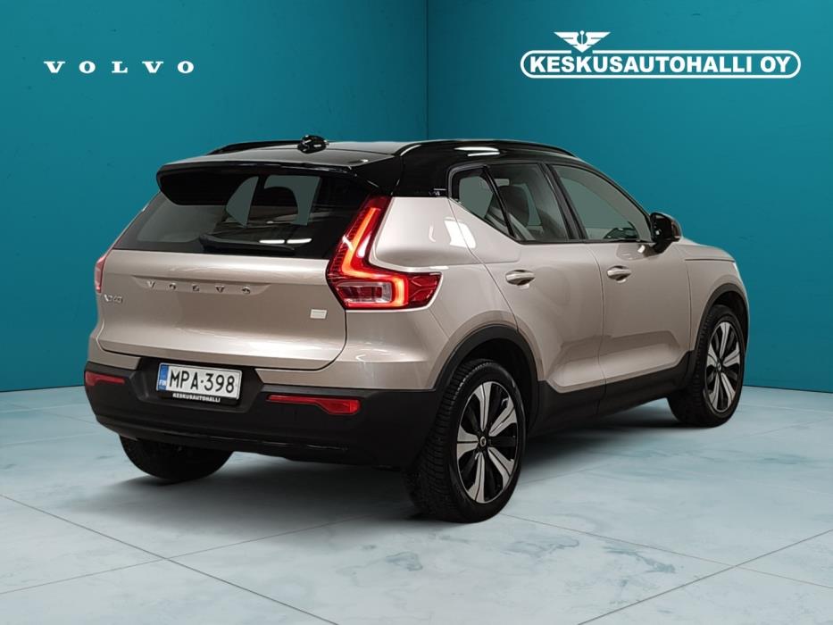 VOLVO XC40 2023