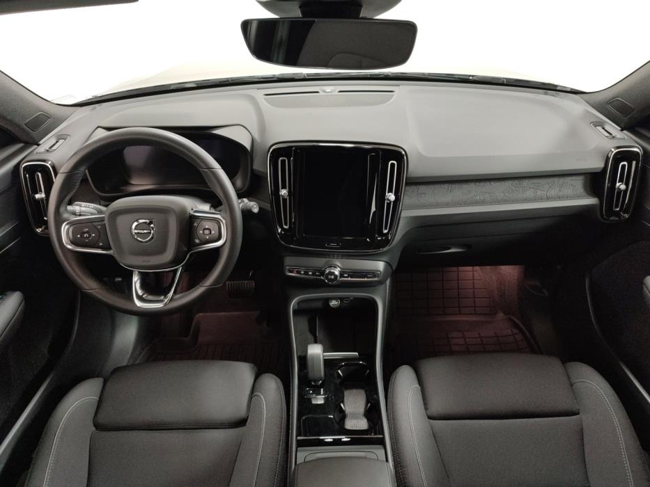 VOLVO XC40 2023