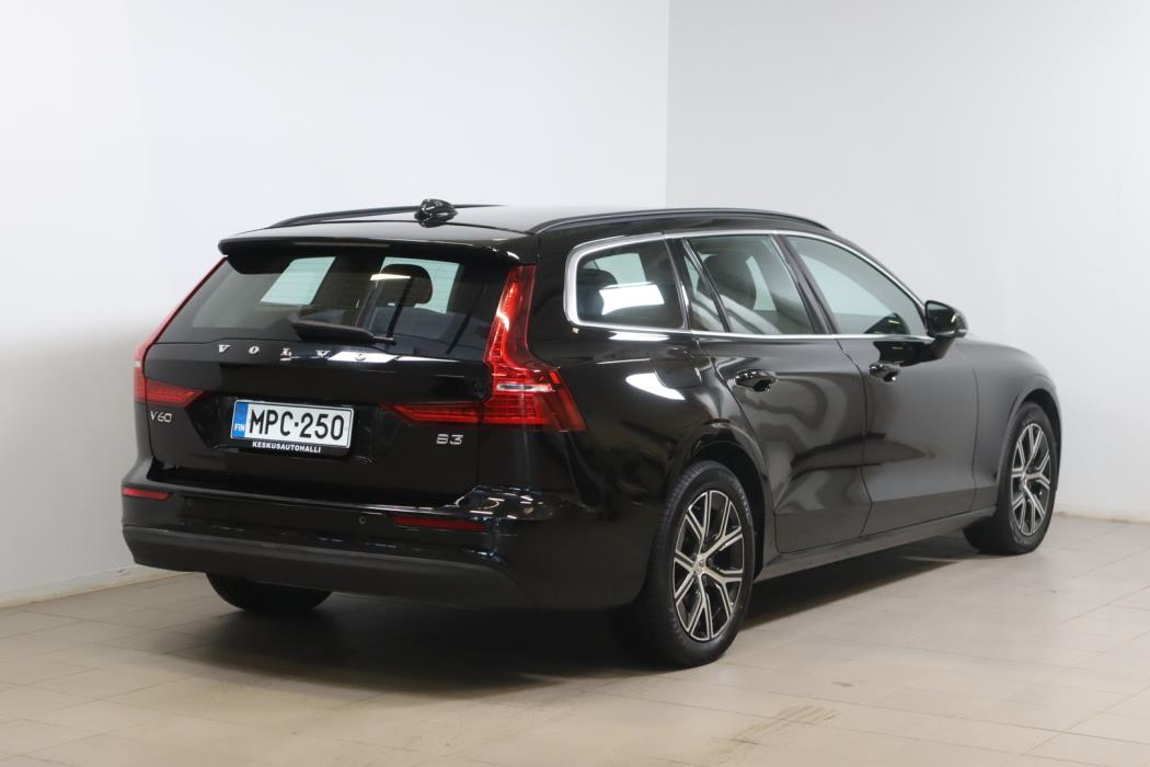 VOLVO V60 2023