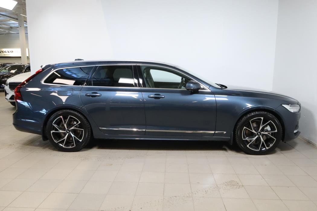 VOLVO V90 2025