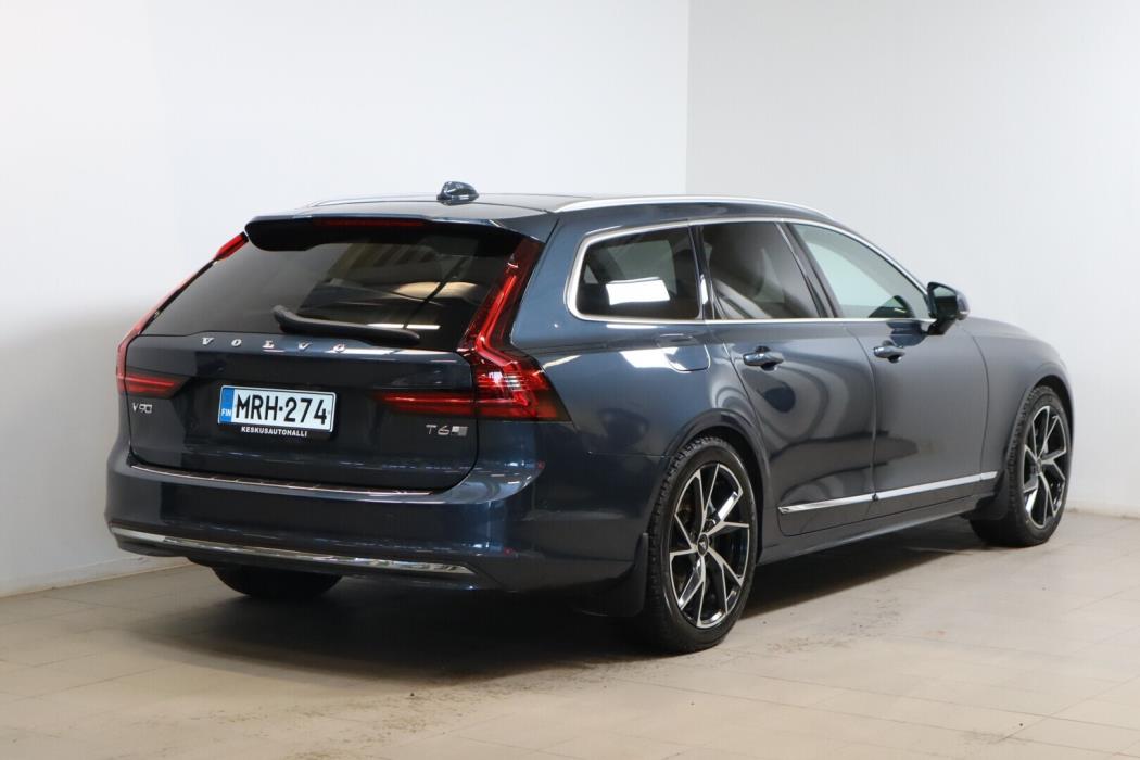 VOLVO V90 2025