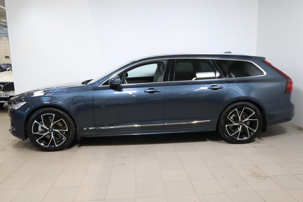 VOLVO V90 2025