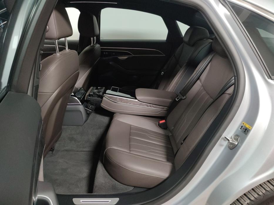 AUDI A8 2022