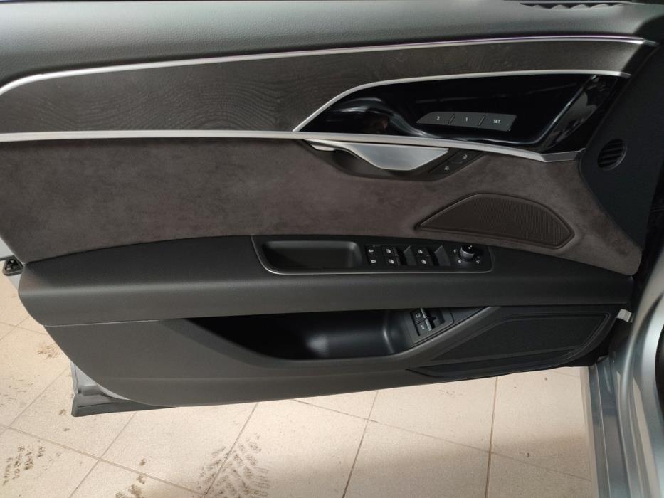 AUDI A8 2022