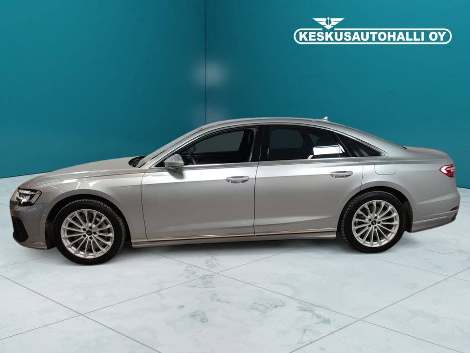 AUDI A8 2022