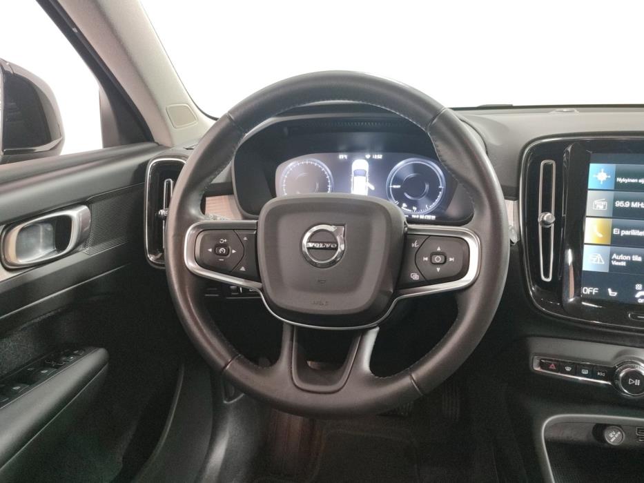 VOLVO XC40 2021