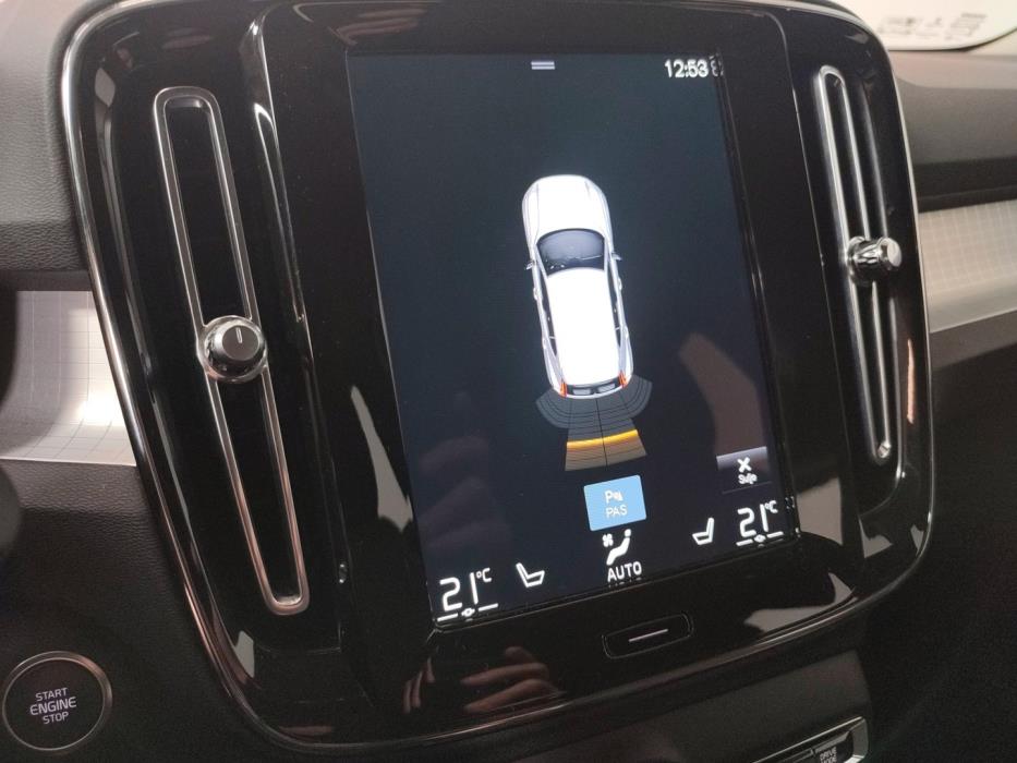 VOLVO XC40 2021