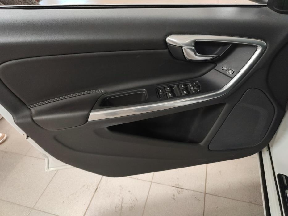 VOLVO V60 2016