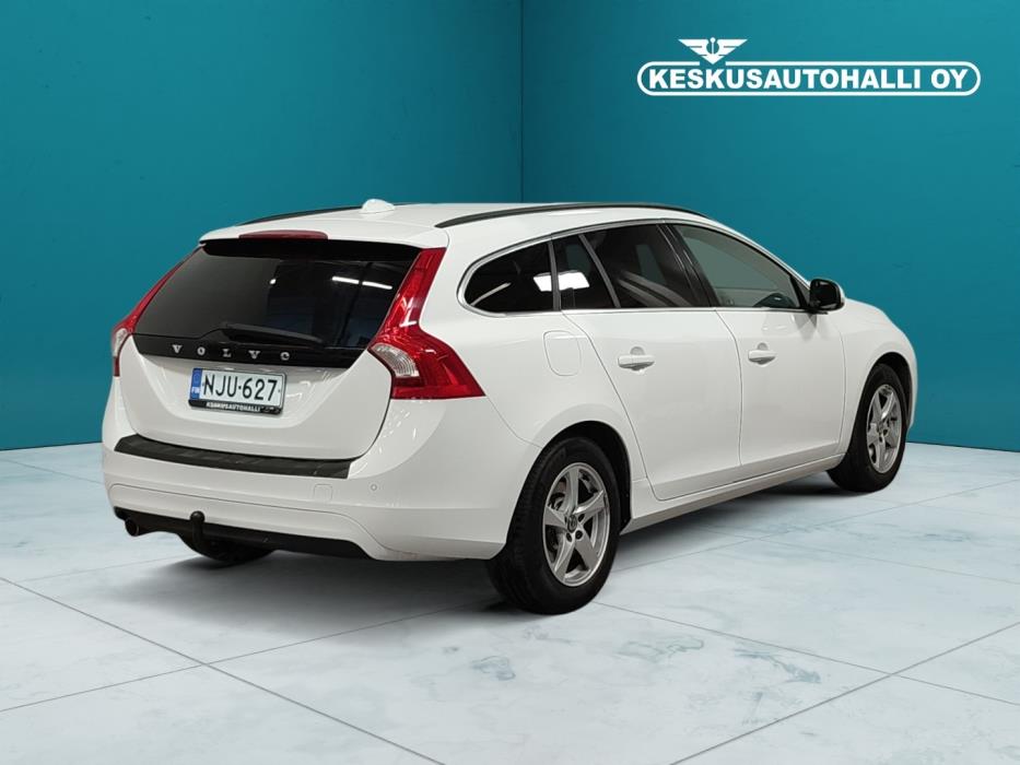 VOLVO V60 2016